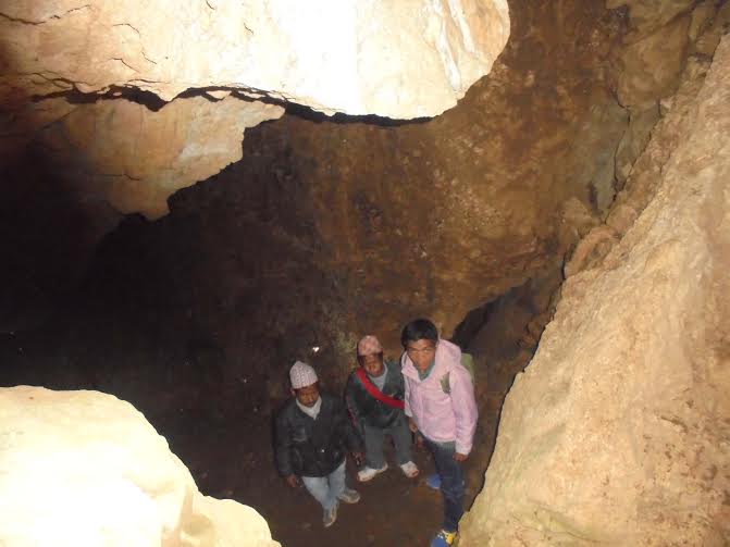 पर्यटक लोभ्याउँदै ऐतिहासिक जुरे गुफा