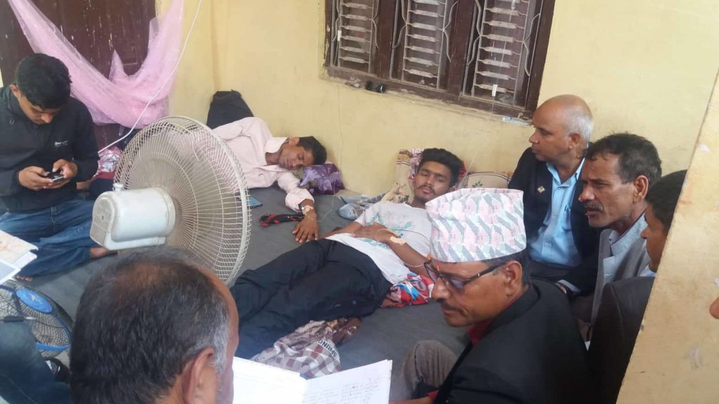 आमरण अनसन बसेका विद्यार्थी अस्पताल भर्ना