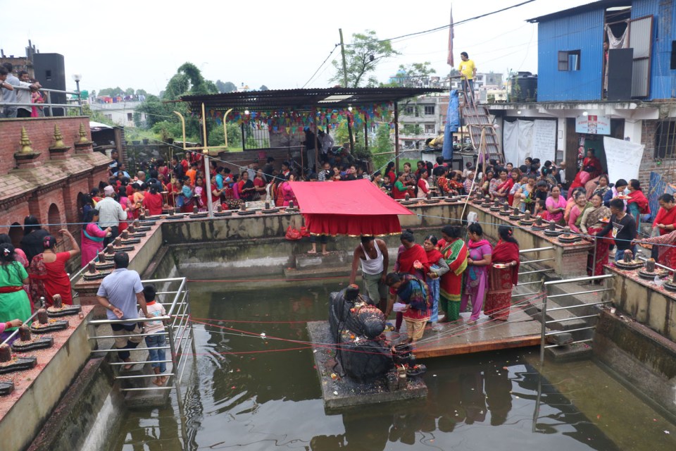 भक्तपुरका विभिन्न कुण्डमा मेला