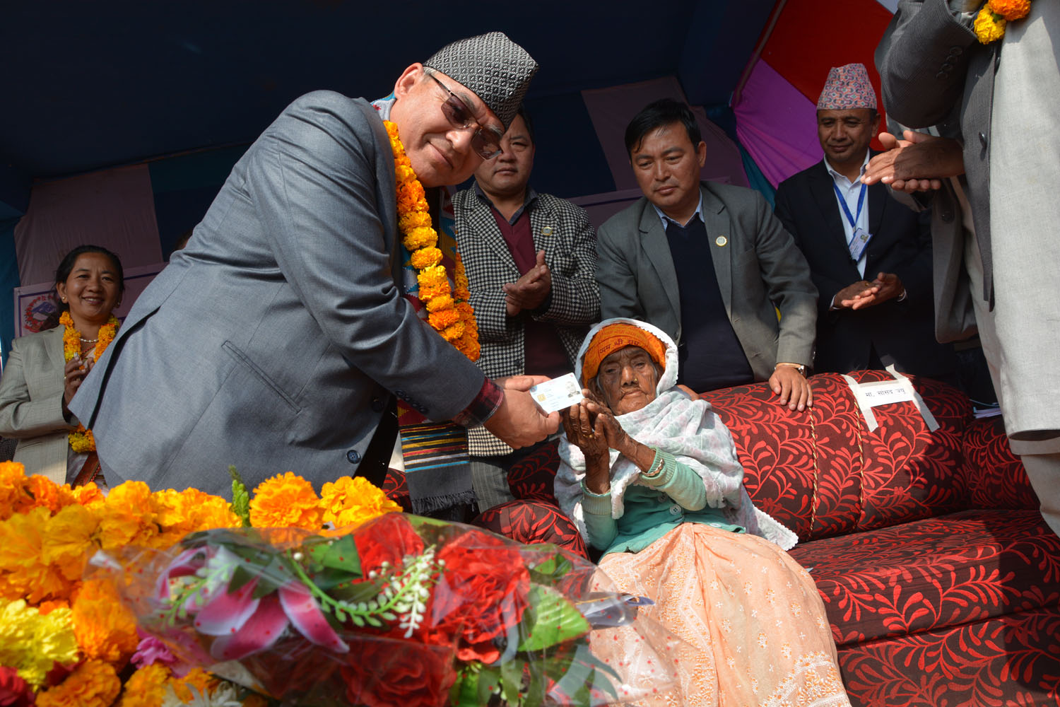 राष्ट्रिय परिचयपत्र वितरणको शुभारम्भ
