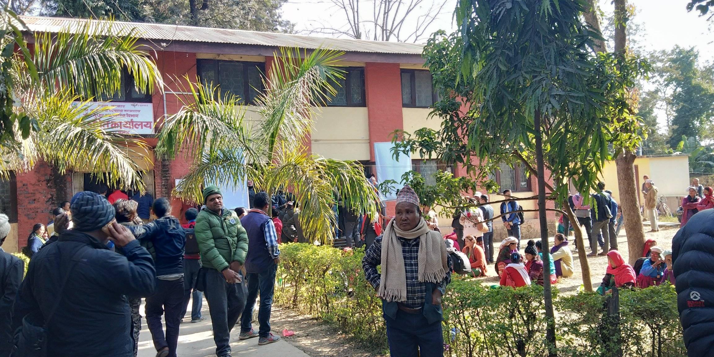मालपोत कार्यालय सुर्खेतमा समयमै काम नहुँदा सेवाग्राहीलाई सास्ती