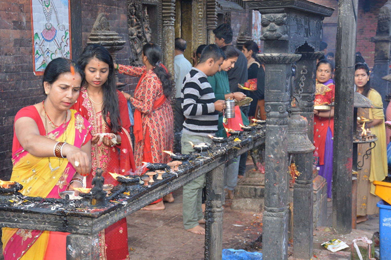 चण्डेश्वरी मन्दिरमा भक्तजन