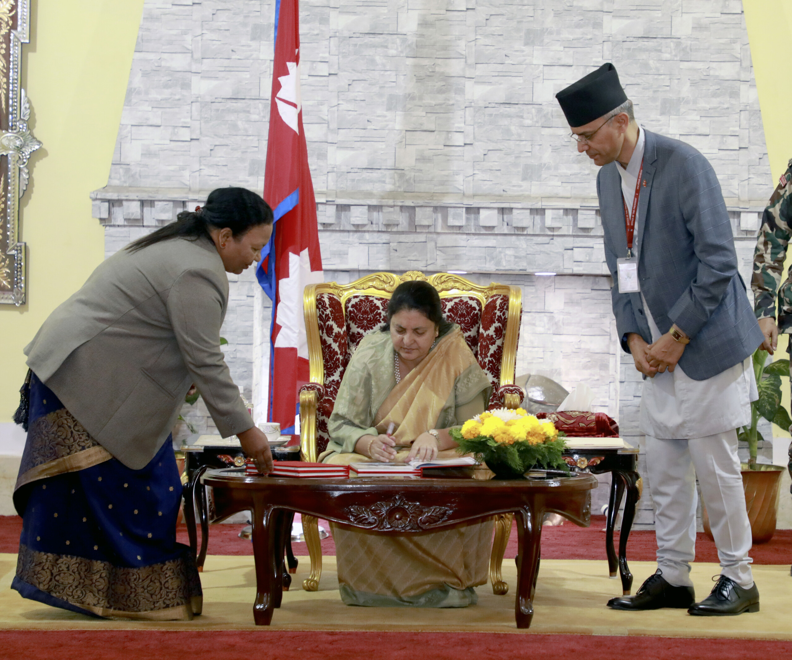 राष्ट्रपतिसमक्ष दुई प्रतिवेदन पेश