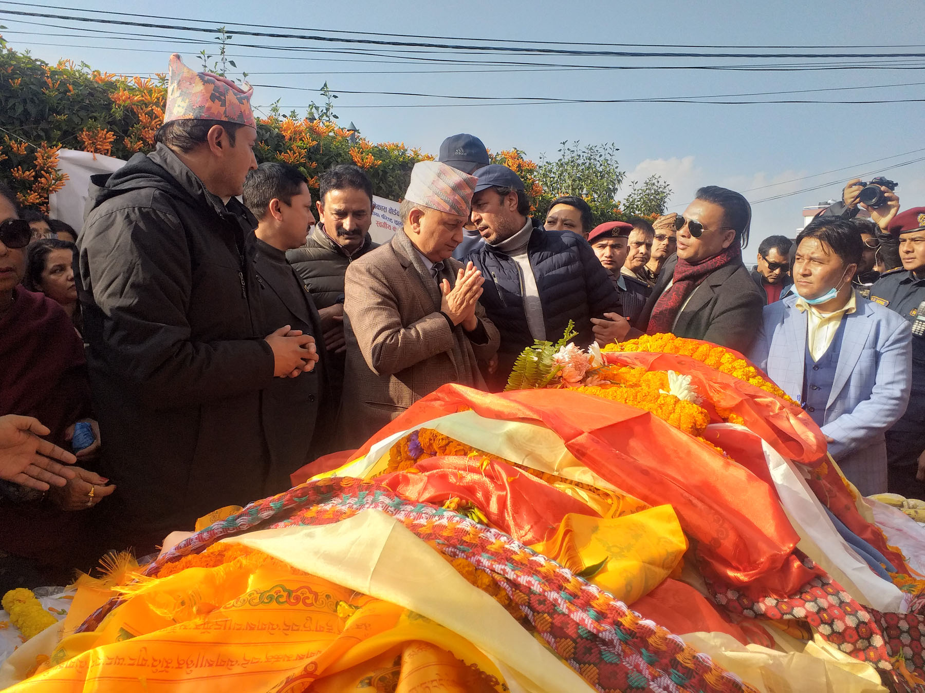 चलचित्र बोर्डका अध्यक्ष भट्टराई र अभिनेता क्षेत्रीको सामूहिक अन्त्येष्टि
