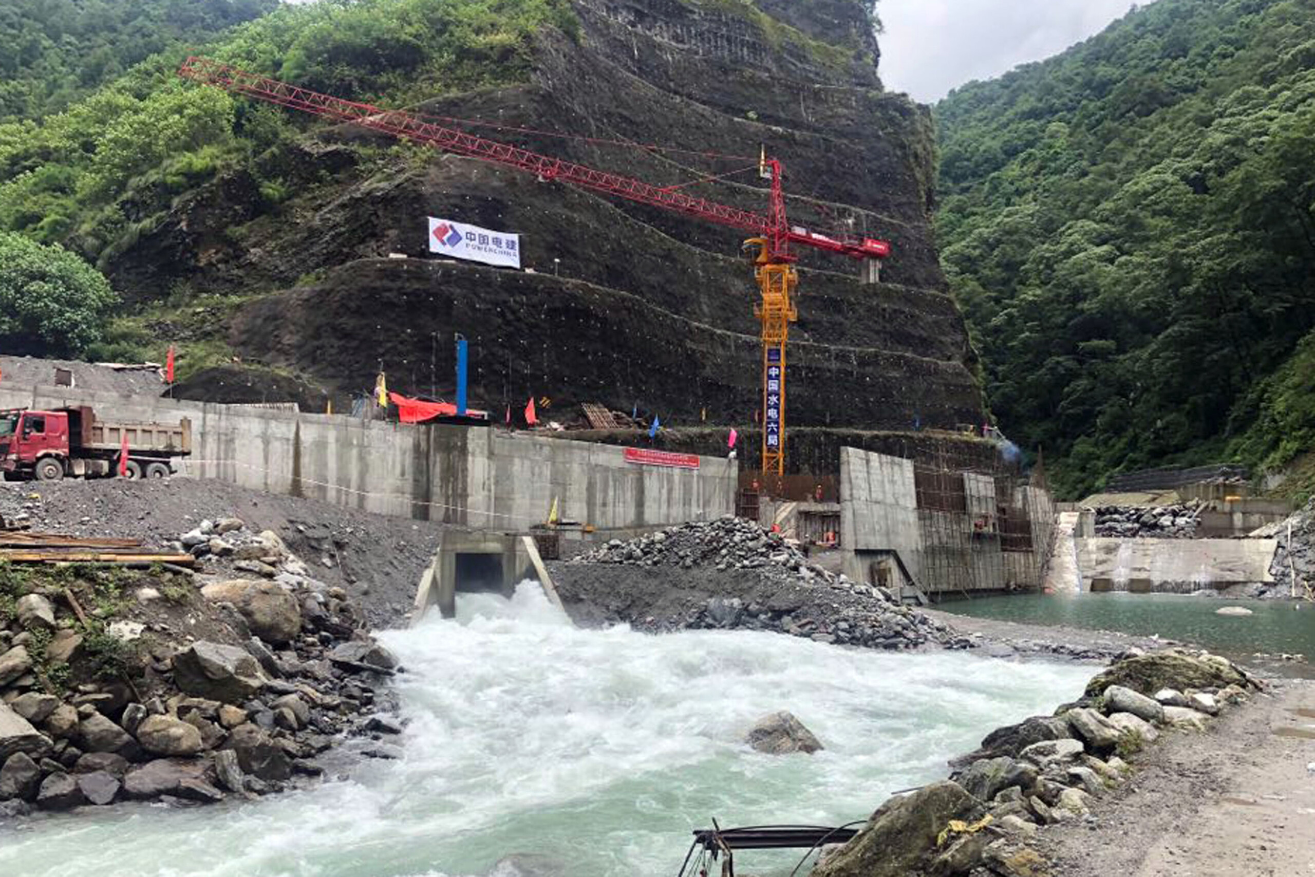 सुरुङमा पानी हालेर परीक्षण