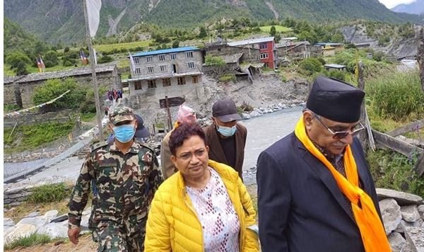 पूर्वप्रधानमन्त्री प्रचण्ड र उर्जामन्त्री भुसालसहितको टोली मनाङमा