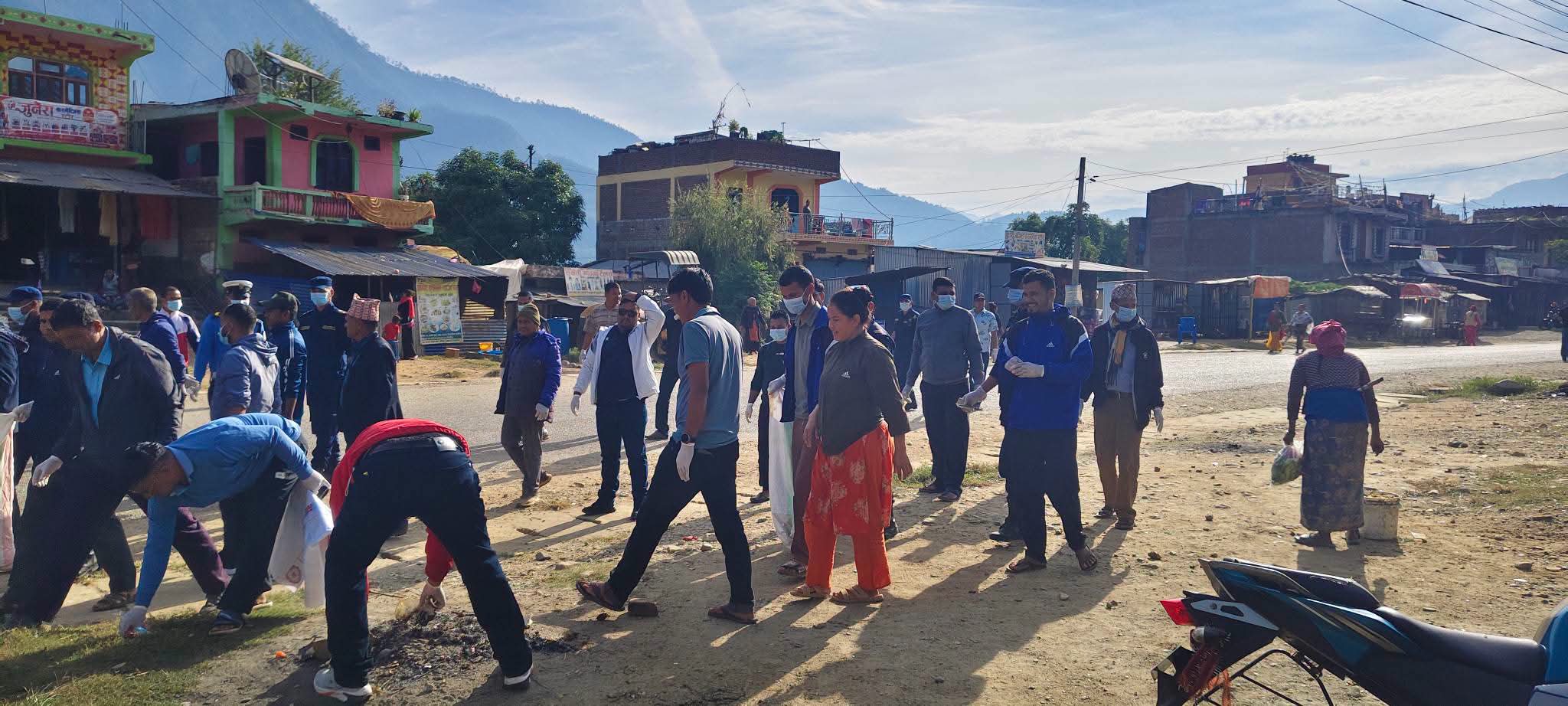  सिम्ताको जामुने बजारमा बृहत् सरसफाइ अभियान